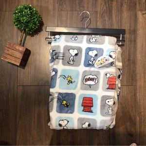 BERKSHIRE Snoopy PEANUTS "Life in Square" Blue Character Throw Blanket